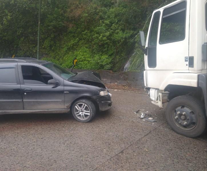Motorista de Criciúma colide frontalmente com caminhão na Serra do Rio do Rastro