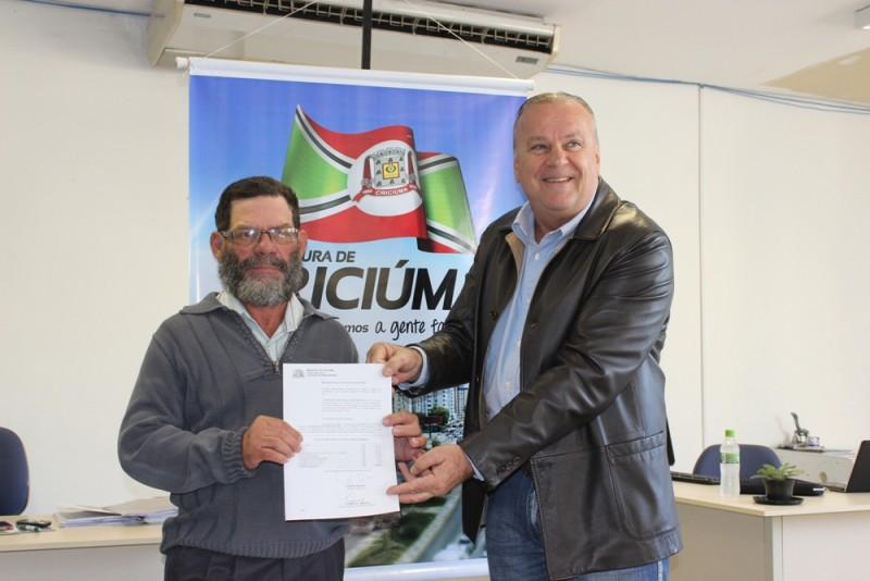 Aposentadorias contemplam três servidores de Criciúma