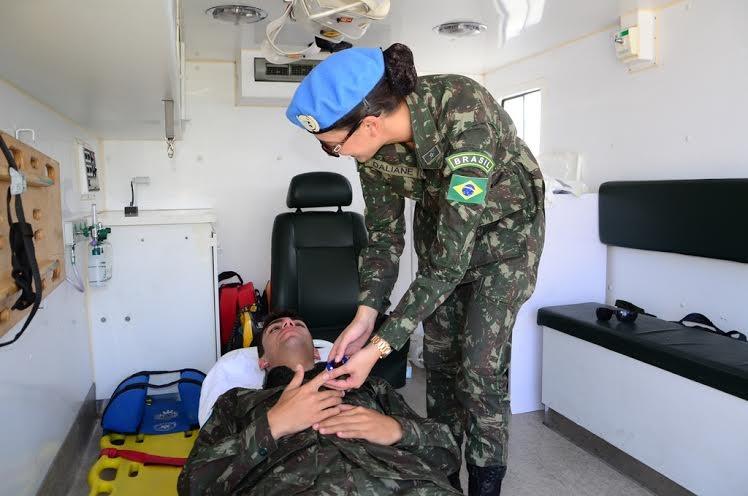 Trabalho humanitário: uma médica formada na Unesc no Haiti