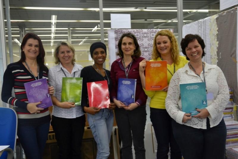 Secretaria Municipal de Educação recebe materiais do PNAIC