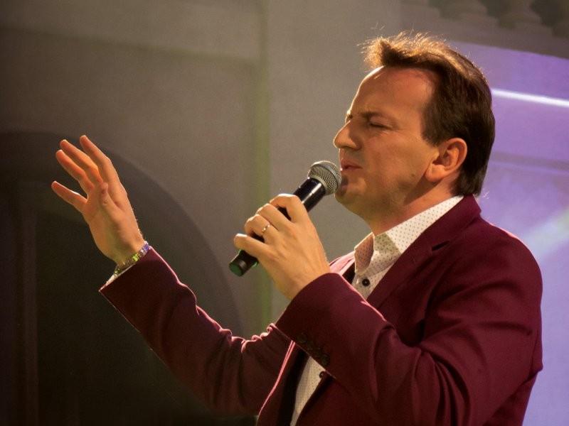 Nova Veneza comemora aniversário de 130 anos com show do padre Ezequiel 