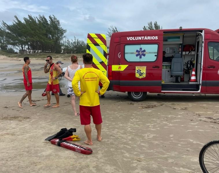 Banhista é hospitalizado após se afogar em Balneário Esplanada