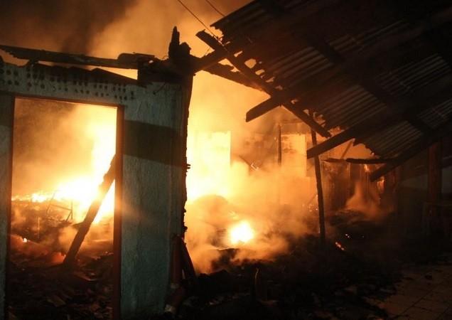 Casa noturna é parcialmente destruída pelo fogo em Lauro Müller