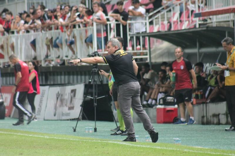 Cláudio Tencati afirma estar satisfeito com empate contra o JEC e garante foco na Copa do Brasil 