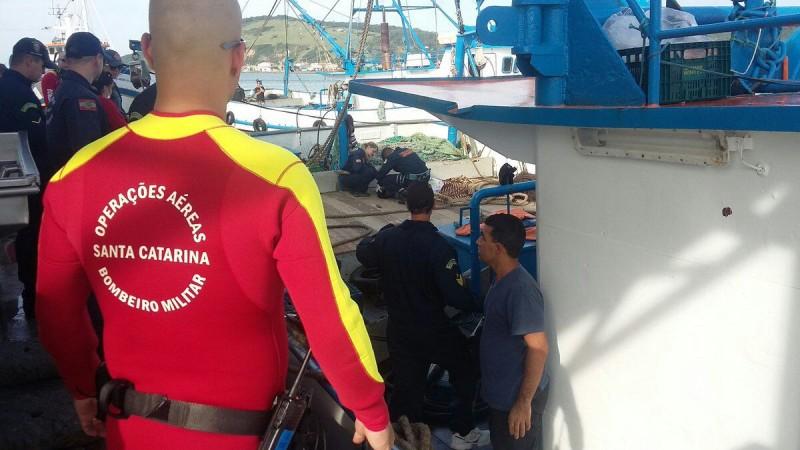 Pescador morre após ser atingido por cabo de aço em embarcação