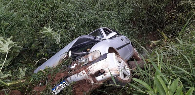 Motorista capota veículo na Jacob Westrup em Forquilhinha