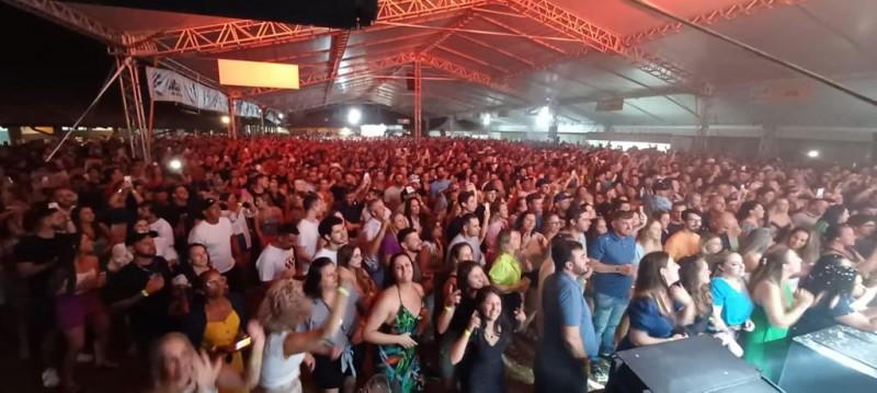 Jaguaruna abre a Festa da Melancia com show de João Neto e Frederico