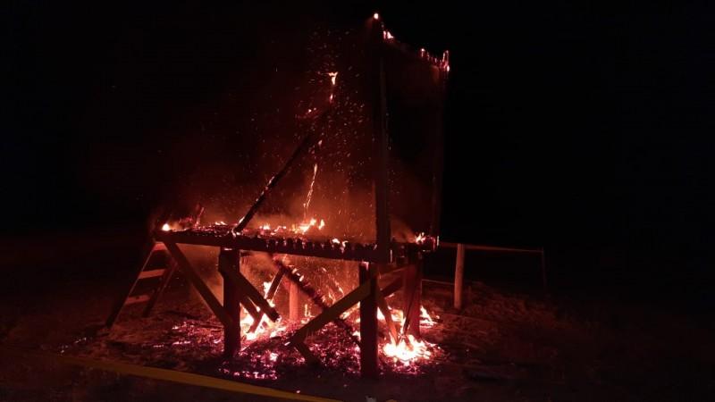 Incêndio atinge posto de guarda-vidas em Balneário Gaivota