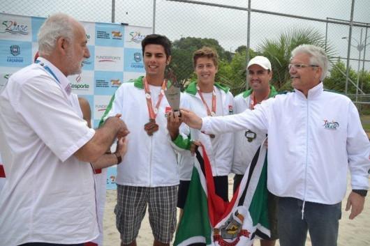 Alisson e Victor levam medalha de bronze no vôlei de praia