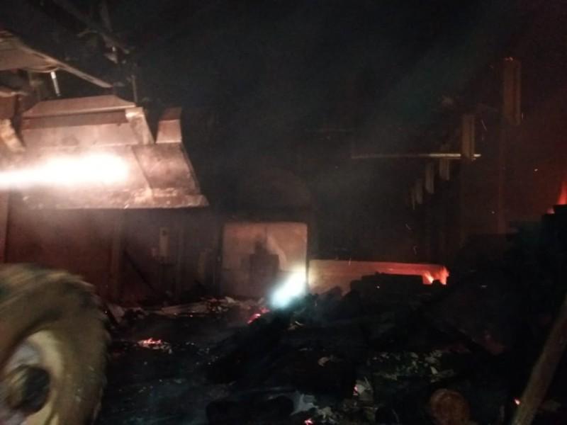 Incêndio atinge galpão em Braço do Norte