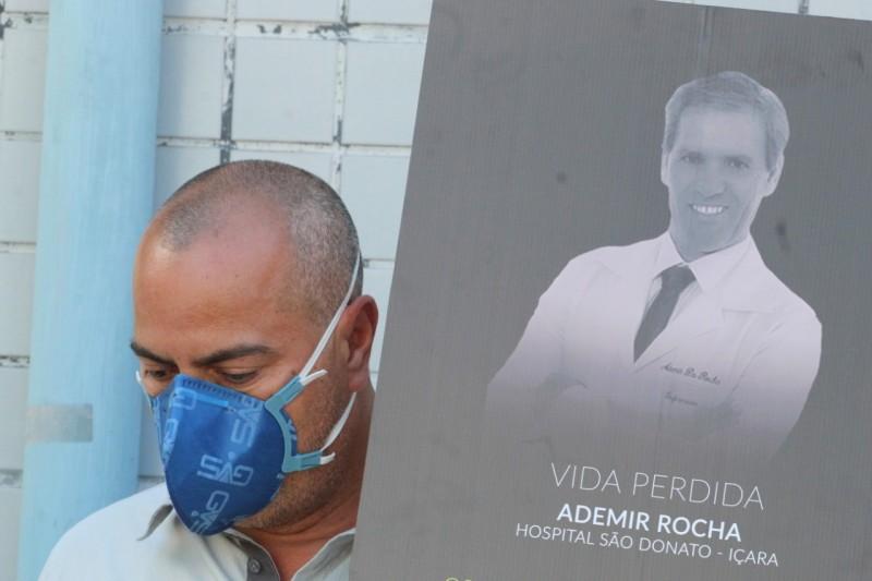 Sindisaúde homenageia profissionais da saúde que morreram de Covid-19