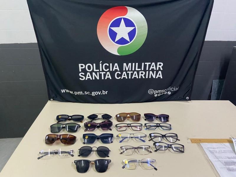 Homem utilizando tornozeleira eletrônica é preso com 18 óculos furtados em Criciúma