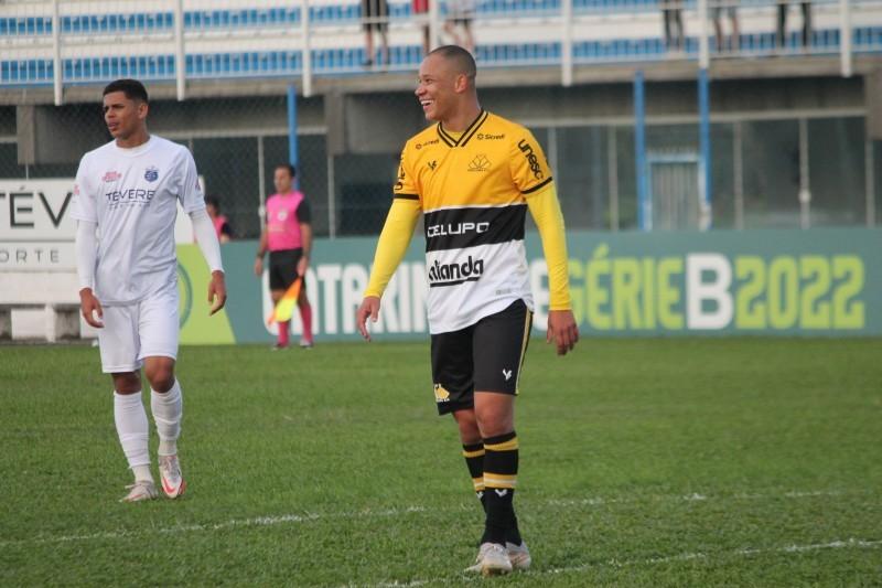 Com confortável vantagem, Criciúma recebe o Guarani para confirmar presença na semifinal do Estadual