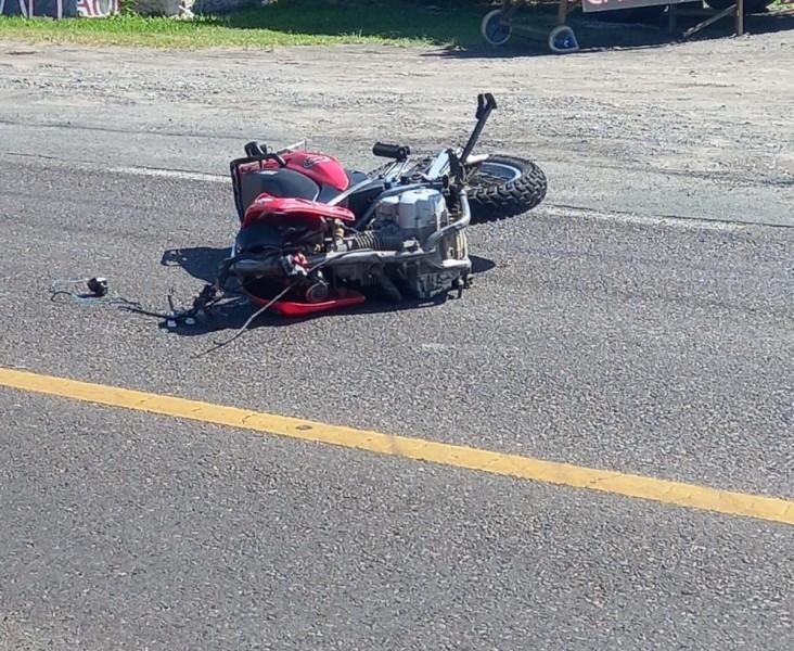 Colisão frontal contra carro deixa motociclista gravemente ferido em Araranguá