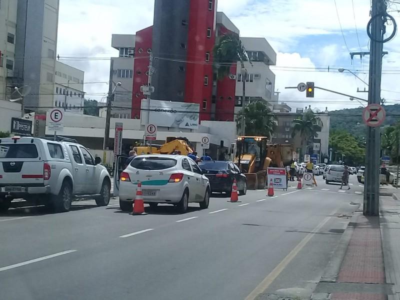 Prefeitura realiza obra de drenagem na área central de Criciúma 