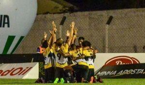 Em 17 minutos, quatro gols do Tigre