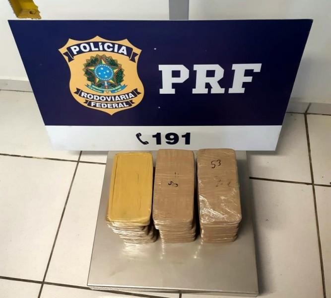 PRF apreende 15 quilos de pasta base de cocaína na BR-101
