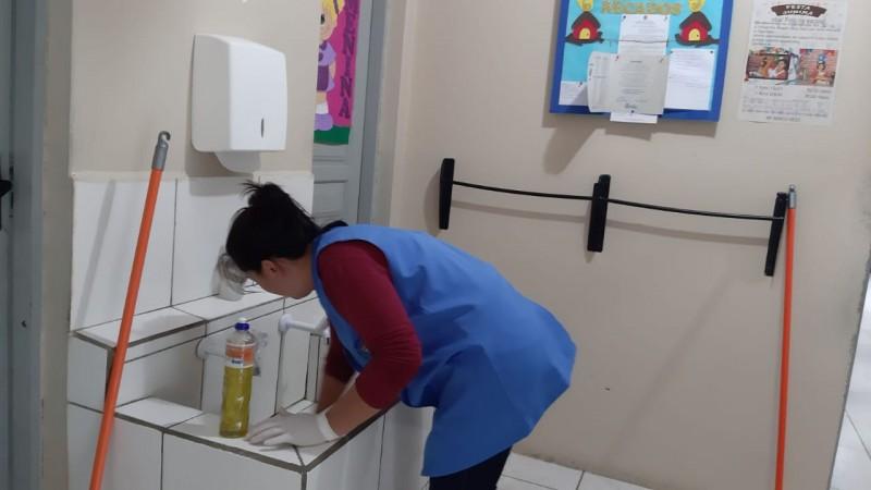 Prefeitura de Imbituba realiza higienização nas escolas visando a prevenção contra à meningite 