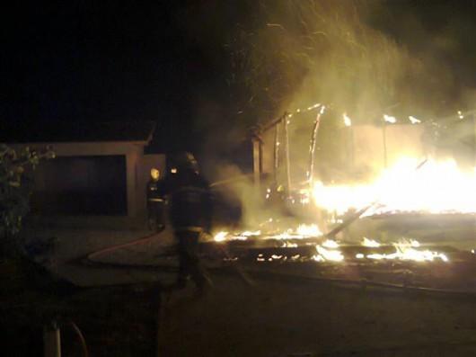 Em Balneário Campo Bom, fogo destrói casa de veraneio 