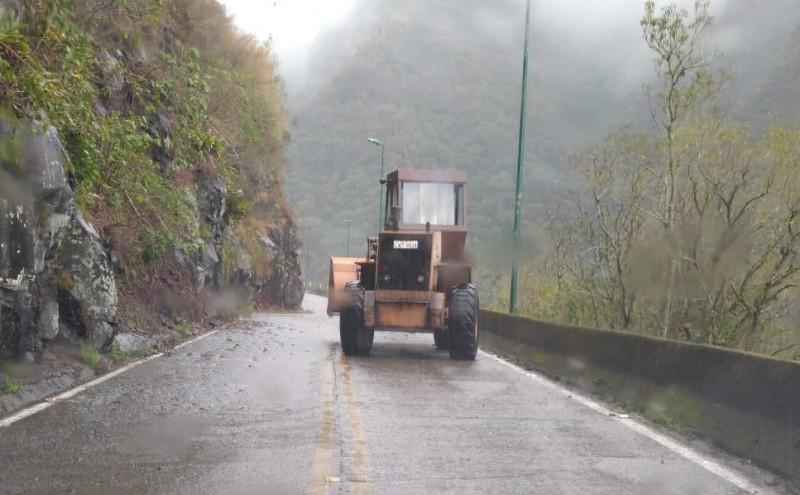 Barreira removida e pista liberada na Serra do Rio do Rastro