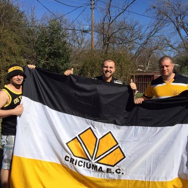 Torcida do Tigre sustenta paixão pelo clube mesmo longe do Brasil