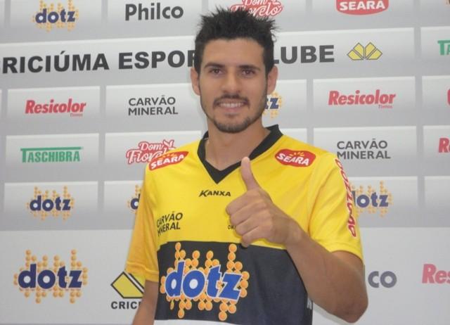Maylson esquece passado alvinegro: “Meu pensamento é só o Criciúma”