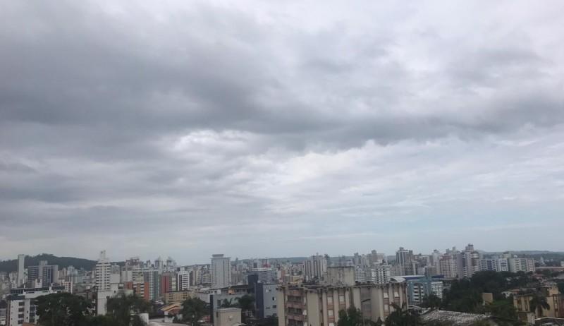 Dezembro deve ter menos chuva do que o normal e temperatura será abaixo da média na região Sul 