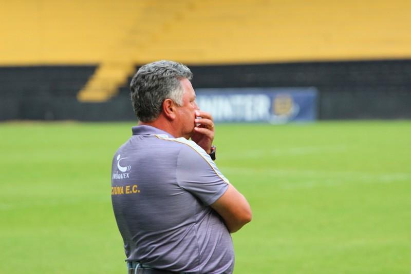 Com arrancada ruim no Estadual, Roberto Cavalo lamenta pouco tempo para entrosar a equipe