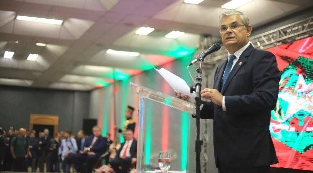 Eduardo Pinho Moreira assume em definitivo o Governo do Estado