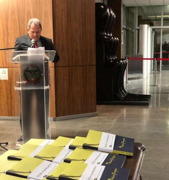 Shopping Della recebe lançamento de livro com relatos do percurso de Santiago de Compostela