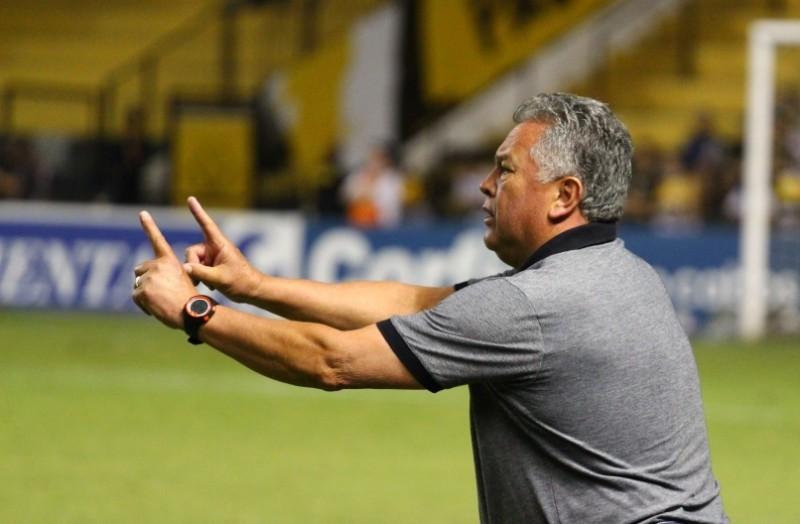 Roberto Cavalo tem 33% de aproveitamento em quase dois meses no comando do Criciúma 