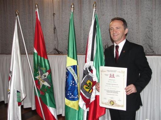 Prof. Nilson Olivo recebe Titulo de Cidadão Benemérito de Criciúma
