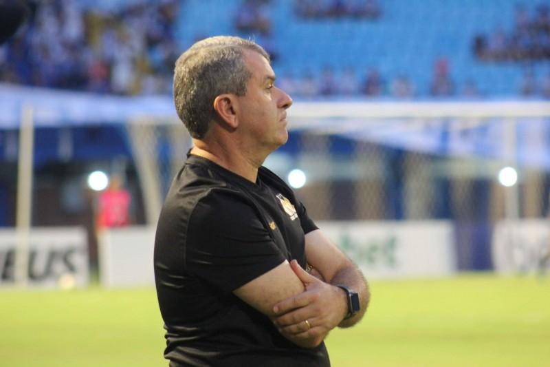 Cláudio Tencati destaca desempenho dos atletas carvoeiros e avalia partida: ‘jogo equilibrado’