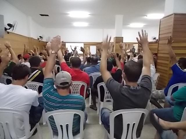 Metalúrgicos rejeitam proposta e realizam nova assembleia