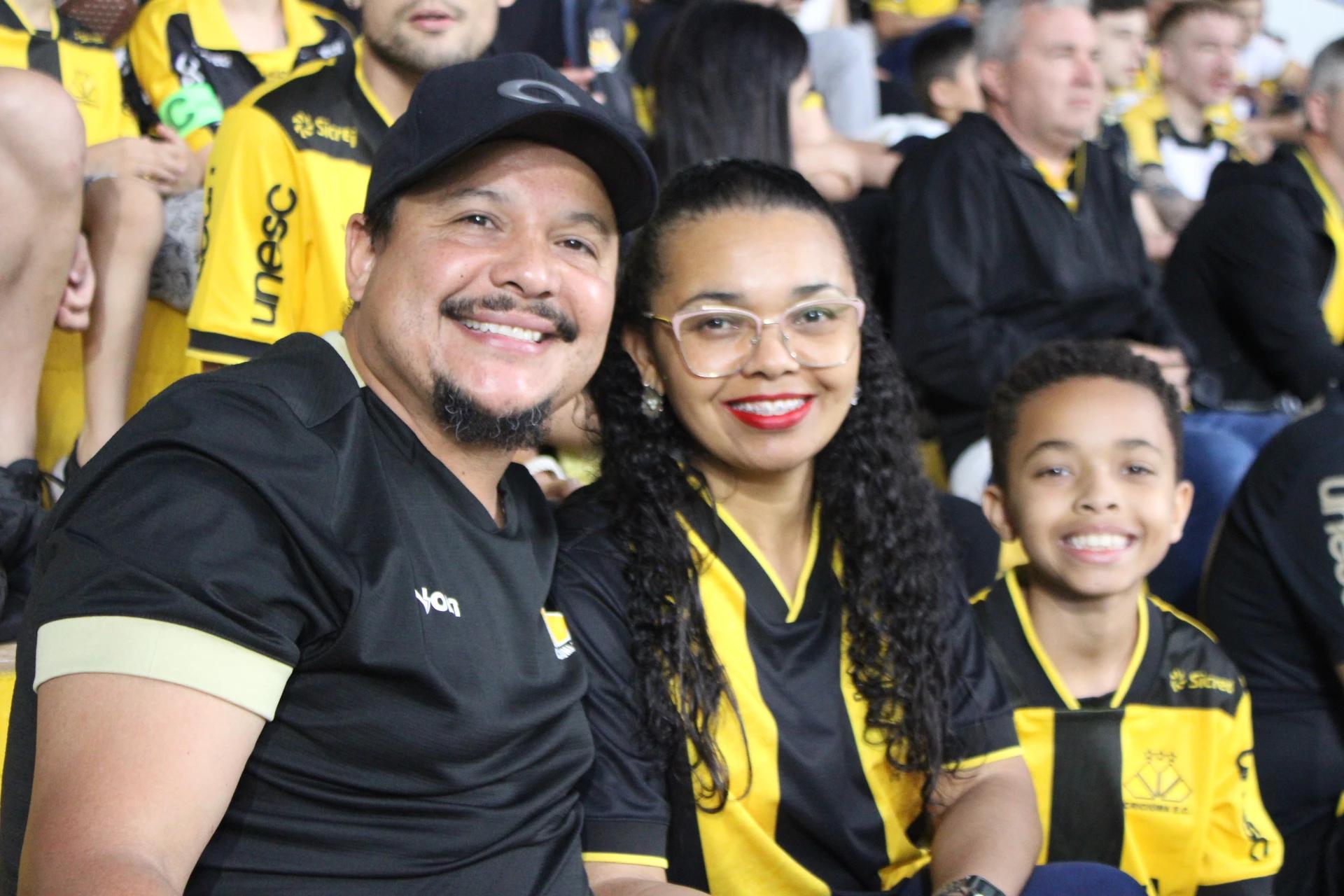 Mais de 10 mil torcedores comemoram vitória do Tigre no Majestoso