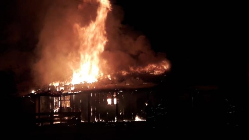 Incêndio atinge estabelecimento comercial desativado em Tubarão