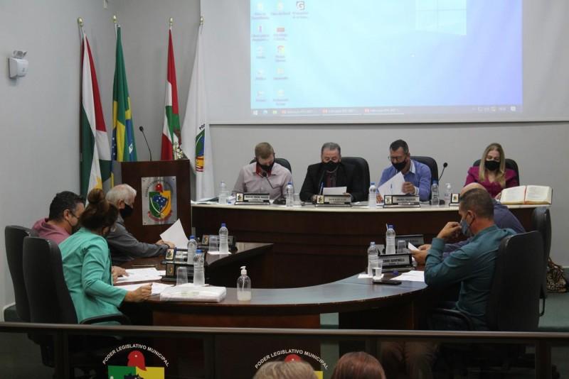 Contratos com empresas terceirizadas são questionados na Câmara de Forquilhinha