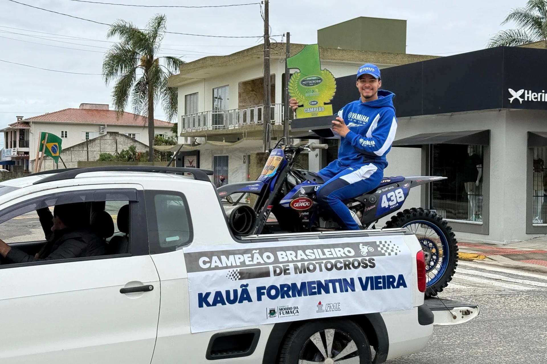 Campeão nacional de motocross é recebido com carreata em Morro da Fumaça