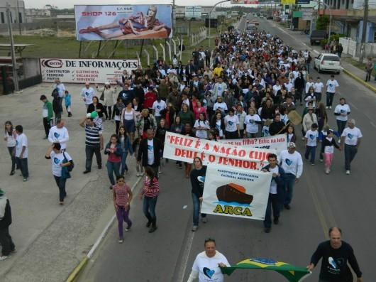 Mais de três mil pessoas marcharam para Jesus 