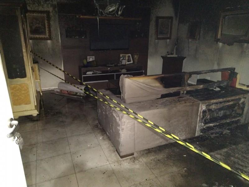 Incêndio atinge apartamento no Centro de Criciúma; idosa e animal de estimação foram socorridos 
