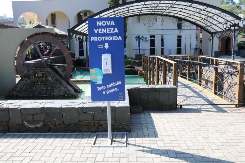 Nova Veneza disponibiliza totens com álcool gel em alguns pontos da cidade