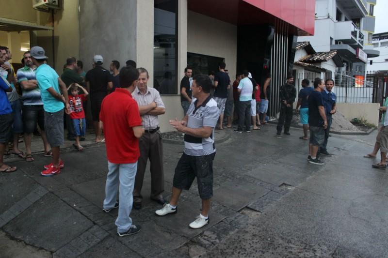 Por unanimidade, metalúrgicos estão em estado de greve 