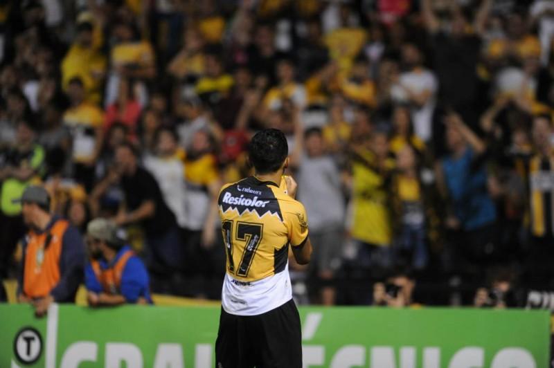 Andrew fica no Tigre para a Série C