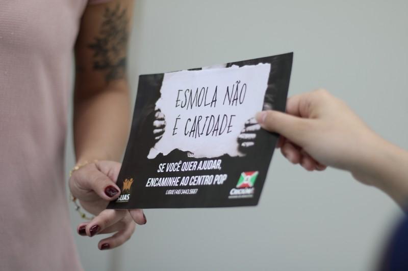 Campanha 'Esmola não é caridade' inicia neste sábado em Criciúma