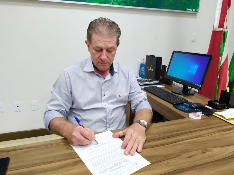 Prefeito de Treviso sanciona lei que concede auxílio para Apae