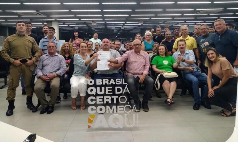 Assinadas ordens de serviço para pavimentação de ruas do bairro Pinheirinho