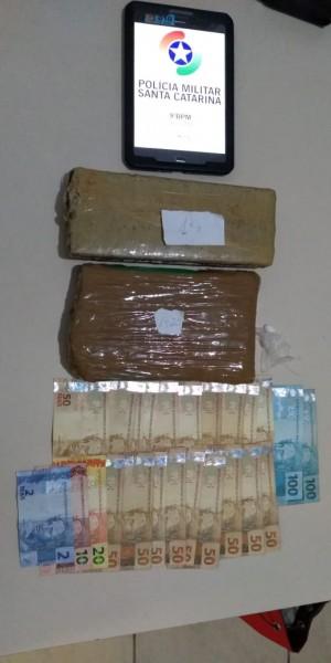 Polícia apreende mais de dois quilos de maconha em Criciúma 