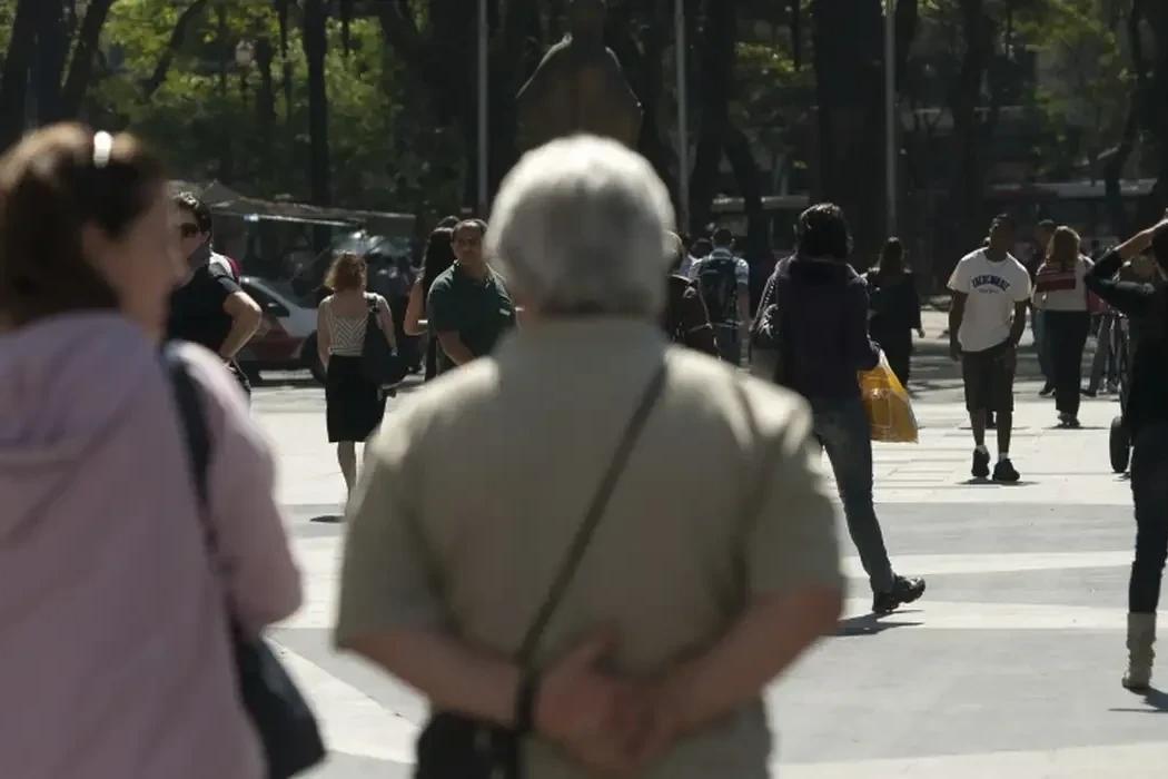 Reembolso de descontos ilegais do INSS começa nesta quinta-feira