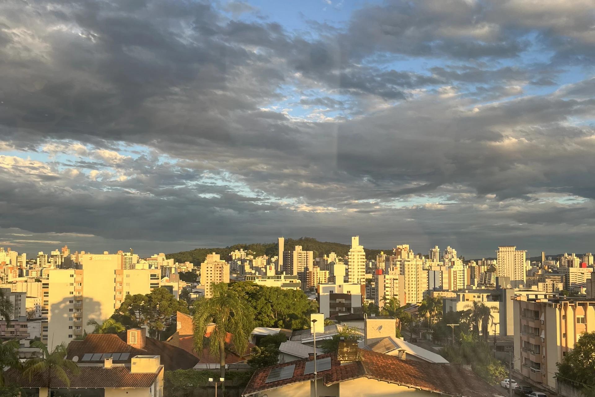 Tempo nublado marca a quinta-feira na região carbonífera