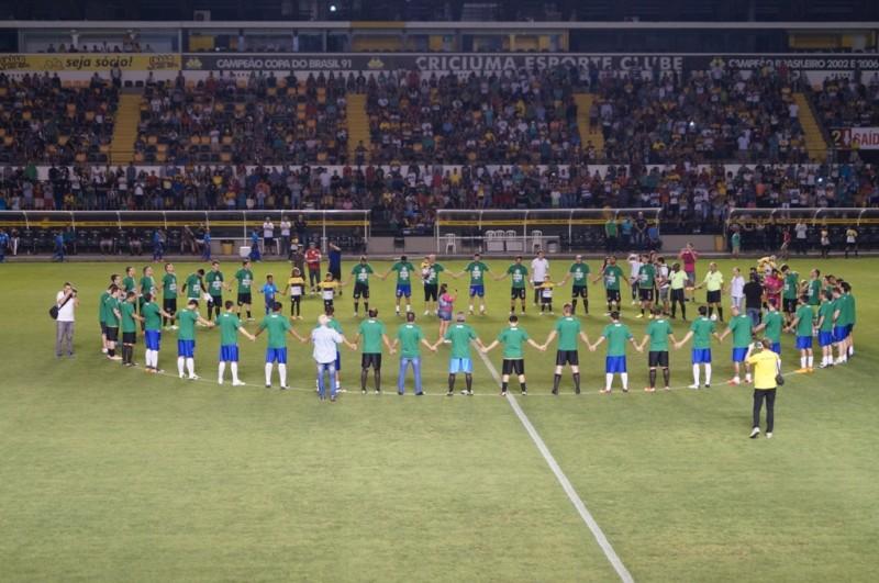 VÍDEO: Homenagem à Chapecoense marca noite no Majestoso